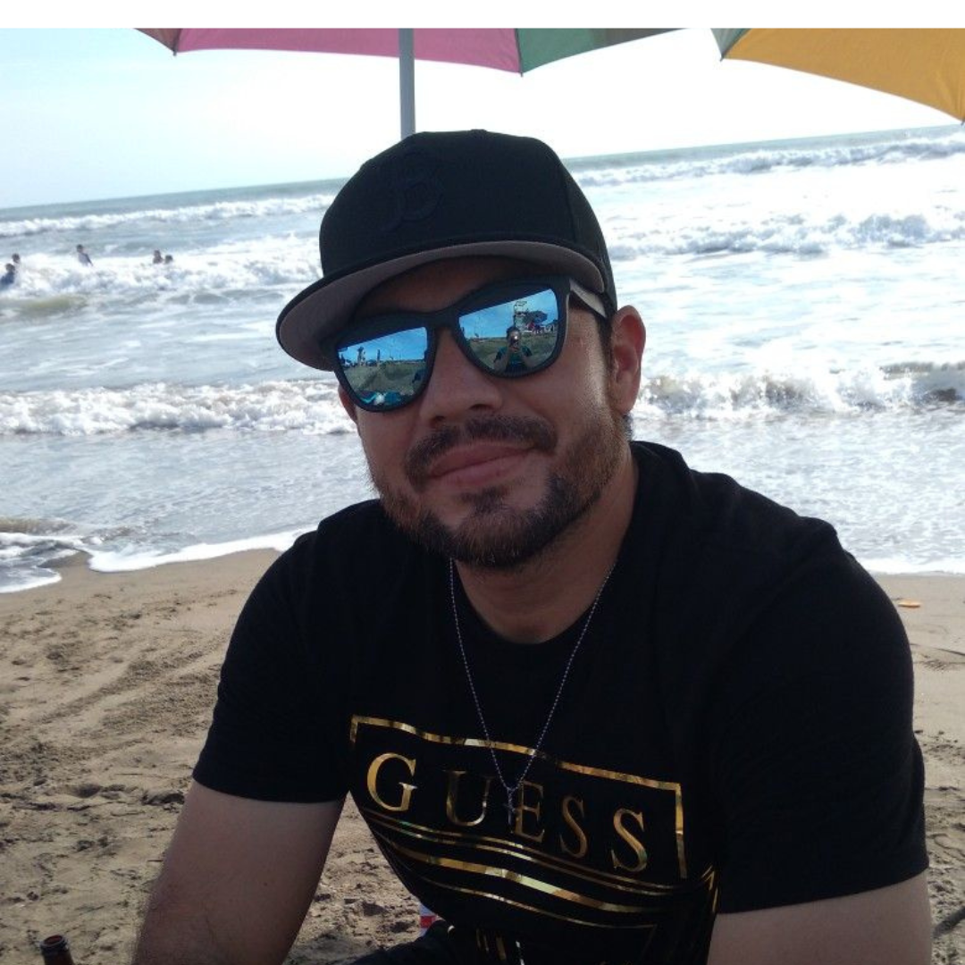 Miguel Ángel R. (Puerto Vallarta, México)
